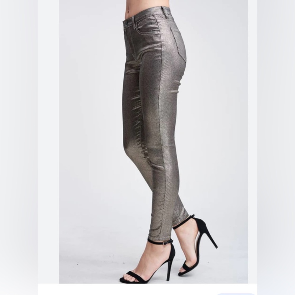 Silver metallic skinny denim stretchable jeans, size 9. Perfect for any …